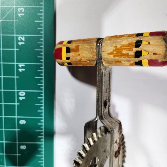 Vintage Ekco 9-Speed Hand Egg Beater With Wooden Handles & Stainless Steel Blade - Picture 3 of 7